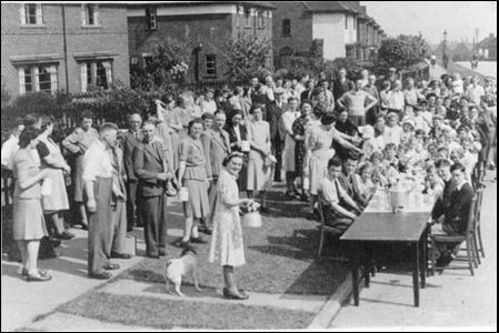 streetParty_item005bw